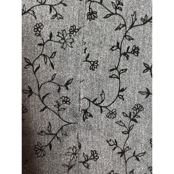 1990s-Y2K EXPRESS Gray Mini Skirt W/FLOCKED Velvet Flowers & Front Slit. XS-S - Picture 7 of 10